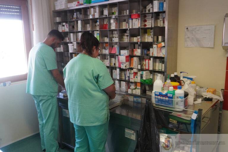 Enfermeiros preparar medicação - SJD